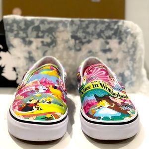 Disney Wonderland Pink women 7 men 5.5